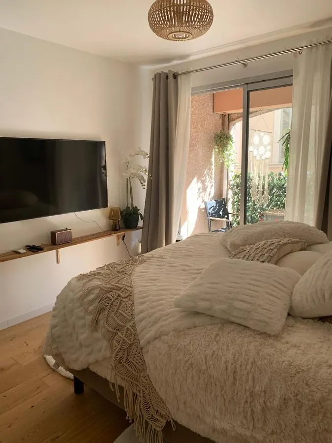 Studio Tt Confort Coeur Ville Avec Terrasse Et Parking Gratuit Sanary-sur-Mer Apartment