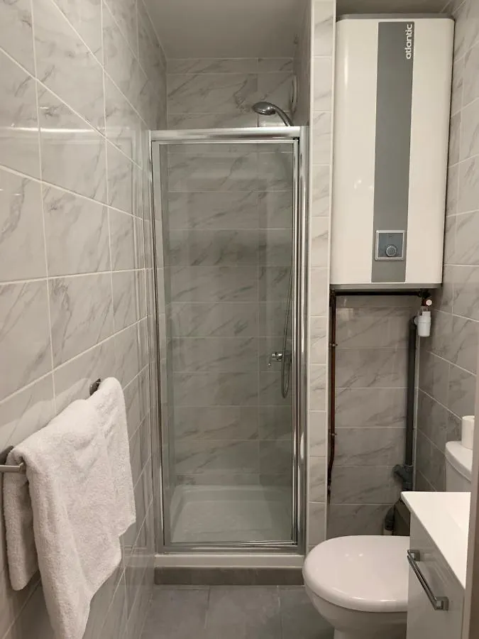 Studio tt confort coeur ville avec terrasse et parking gratuit Sanary-sur-Mer 0*,