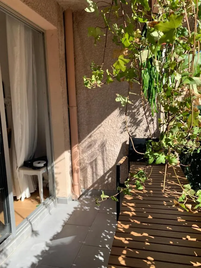 Studio tt confort coeur ville avec terrasse et parking gratuit Sanary-sur-Mer 0*,